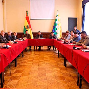 ‘Vice’ convoca a diálogo para destrabar judiciales