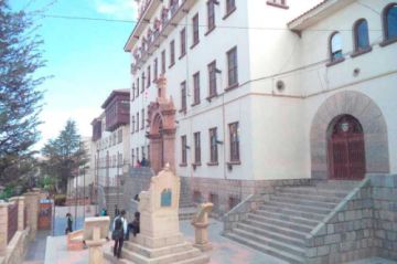 El 10 % de universitarios en la UATF abandonó sus estudios en 2023