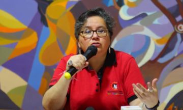 Ministra de Trabajo acusa a las empresas privadas de la informalidad en Bolivia