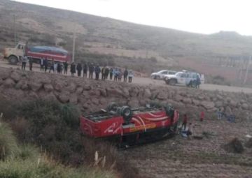 Vuelco de bus de pasajeros en la vía Uyuni- Potosí deja un fallecido y nueve heridos