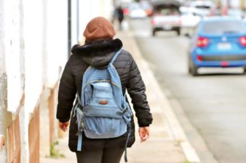 Desde este martes se aplica el horario de invierno laboral en Bolivia
