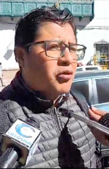 Denuncian a asambleísta de golpear a concejales