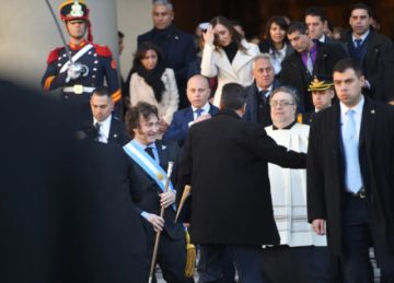 Milei promete la reducción de impuestos y tiende la mano a los gobernadores en el Día de la Patria
