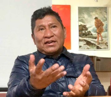 El maestro compartió su historia en un convesatorio.