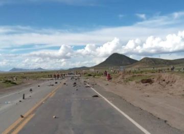 El bloqueo continúa en el norte de Potosí pese a la gasificación policial