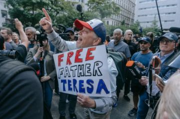 A las afueras del juzgado, los seguidores de Trump se desinflan tras el veredicto