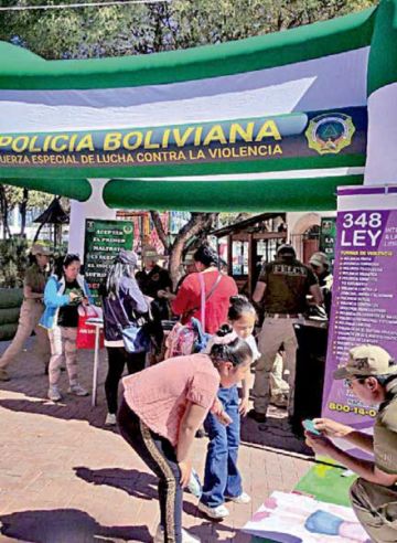 Policía realiza expoferia  por el mes aniversario
