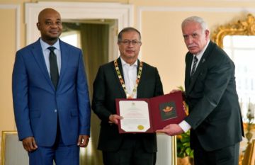 Petro recibe el Gran Collar de Palestina por usar su voz para defender a ese pueblo