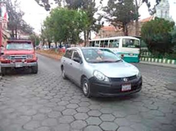 Retiran placas de vehículos por radicatoria y deudas tributarias en Potosí