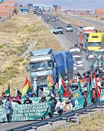 Gremiales inician marcha rumbo a La Paz