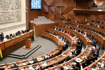 Diputados tratan el contrato de caliza para fábrica de cemento