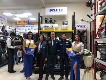 El acto contó con la presencia de invitados especiales y el equipo de la empresa.
