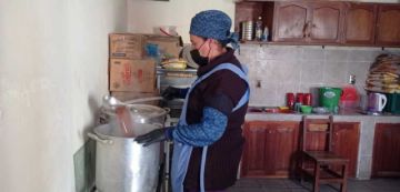 Padres de familia hacen seguimiento a la entrega del desayuno escolar