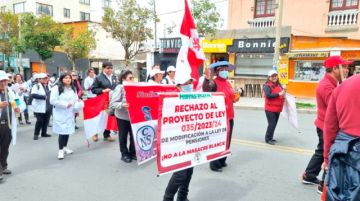 Profesionales en salud alistan resistencia a "jubilación forzosa"