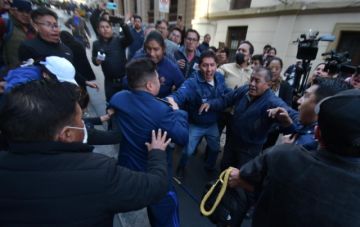 Enfrentamientos en Plaza Murillo.