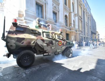 Enfrentamientos en Plaza Murillo.
