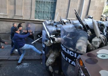 Enfrentamientos en Plaza Murillo.