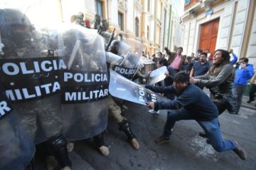 Enfrentamientos en Plaza Murillo.