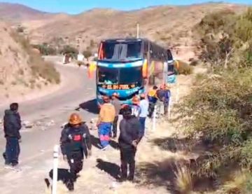 Trabajadores de cooperativa Siporo radicalizan puntos de bloqueo en vía Potosí – Sucre