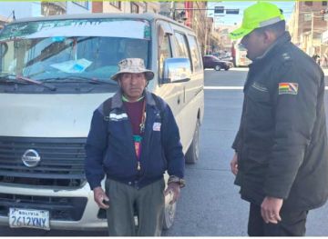 Detienen al chofer que casi ocasiona accidentes por mala maniobra