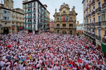Los Sanfermines 2024 arrancan al ritmo del grupo de danzas Duguna