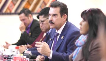 Manfred reúne a disidentes para crear su fuerza política