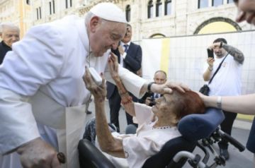 El Papa critica el uso de la fe "para aprovecharse de la gente"