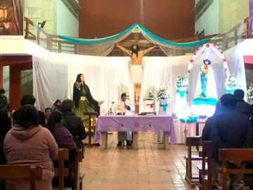 San Bartolomé recibe a devotos en el templo de San Bernardo