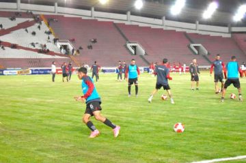 Illanes definirá esta tarde el equipo que retará a Wilstermann