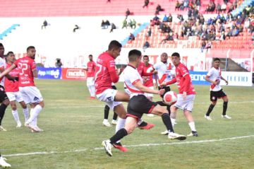 Incidencias de choque entre potosinos y cochabambinos.