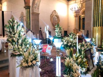 El féretro del padre Canisio, cubierto con la bandera potosina.
