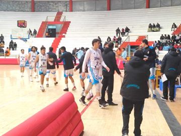 Los jugadores de Leones al final del partido.