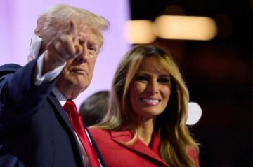 Trump lanza un ataque publicitario contra Kamala Harris tras la renuncia de Biden