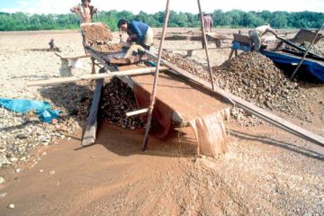 Explotación de oro contamina y deja poco beneficio a las zonas