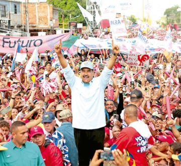 Maduro vuelve a hablar de un “baño de sangre”