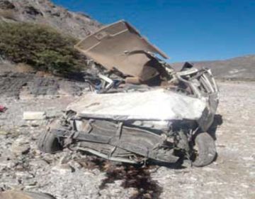 Reportan tres muertos tras despeñarse minibús indocumentado en Esquiri