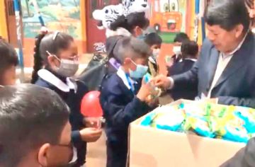 Alcaldía garantiza entrega del desayuno escolar a alumnos en Potosí
