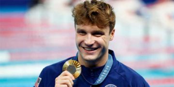 Bobby Finke oro y récord en los 1.500 m libre