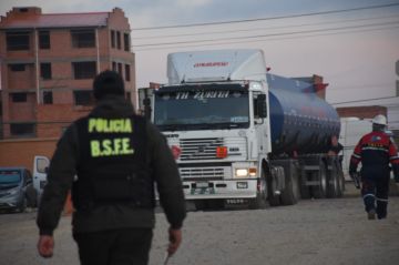 Interceptan tres vehículos que cargaron 30.000 litros de combustible en un mes