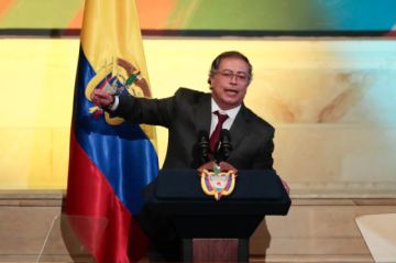 Petro dice que Maduro y la oposición deben buscar un acuerdo para evitar éxodo y guerra