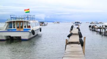 Mueren cinco integrantes de una familia al hundirse en una lancha en el lago Titicaca