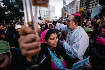 “Creyentes por necesidad”, la crisis impulsa la fe de los argentinos en San Cayetano