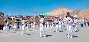 Devotos de San Bartolomé bailaron en el convite de danzas autóctonas