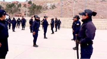 Agentes municipales reciben la capacitación sobre contención violenta
