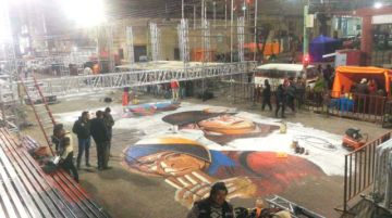 Anoche ultimaban detalles en cercanías del palco en la avenida Sevilla.