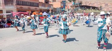 Cerca de 60 mil bailarines representaron las danzas de la cultura viva de Bolivia