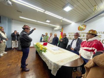 Ministro Alejandro Santos posesionó a Juan Carlos Escóbar, como nuevo Director del SENARECOM
