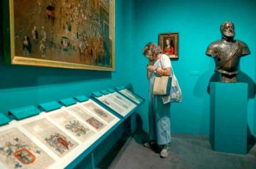 Exponen 24 autógrafos de Cristóbal Colón en España