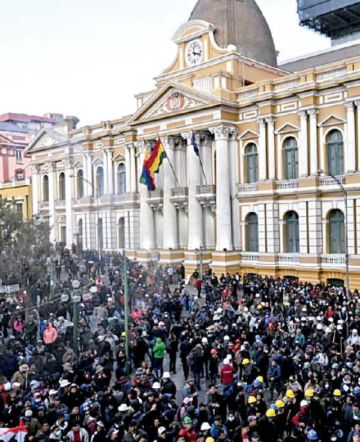 El Gobierno denuncia que Evo busca interrumpir el mandato de Arce