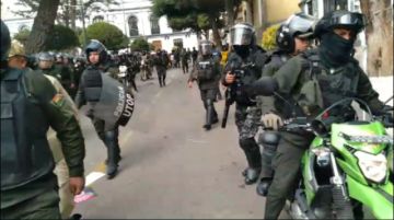 Policía desaloja pacíficamente a vecinos enardecidos que exigían la renuncia del alcalde Llally